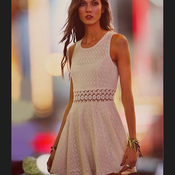 Free People “Fitted with Daisies” dress 🌼 - Picture 2 of 3